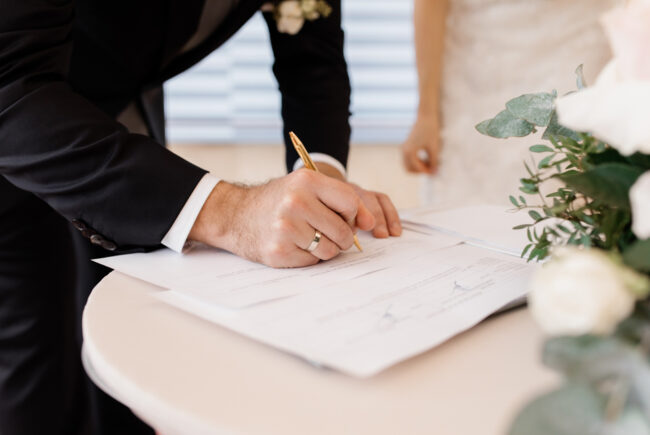 La rédaction sur-mesure des contrats de mariage séparatistes