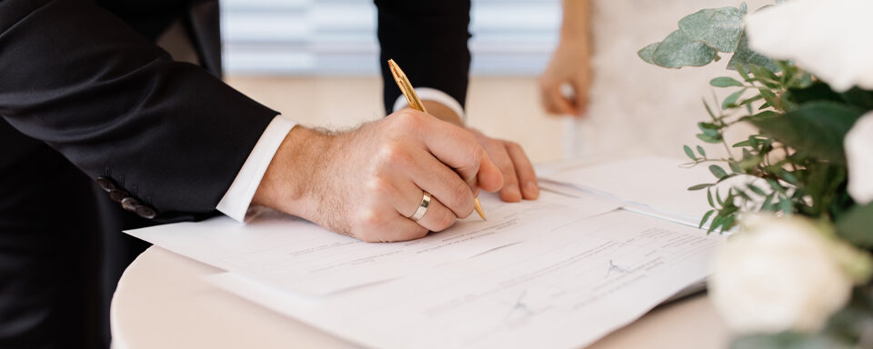 La rédaction sur-mesure des contrats de mariage séparatistes